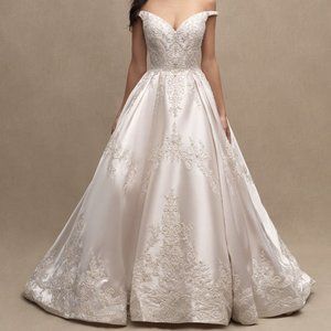 New Wedding dress Allure Bridals model; C627 size 12
